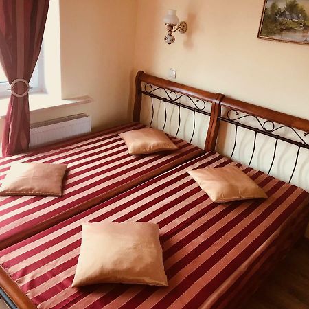 Pensjonat Nad Struga Apartment Strykow Bagian luar foto