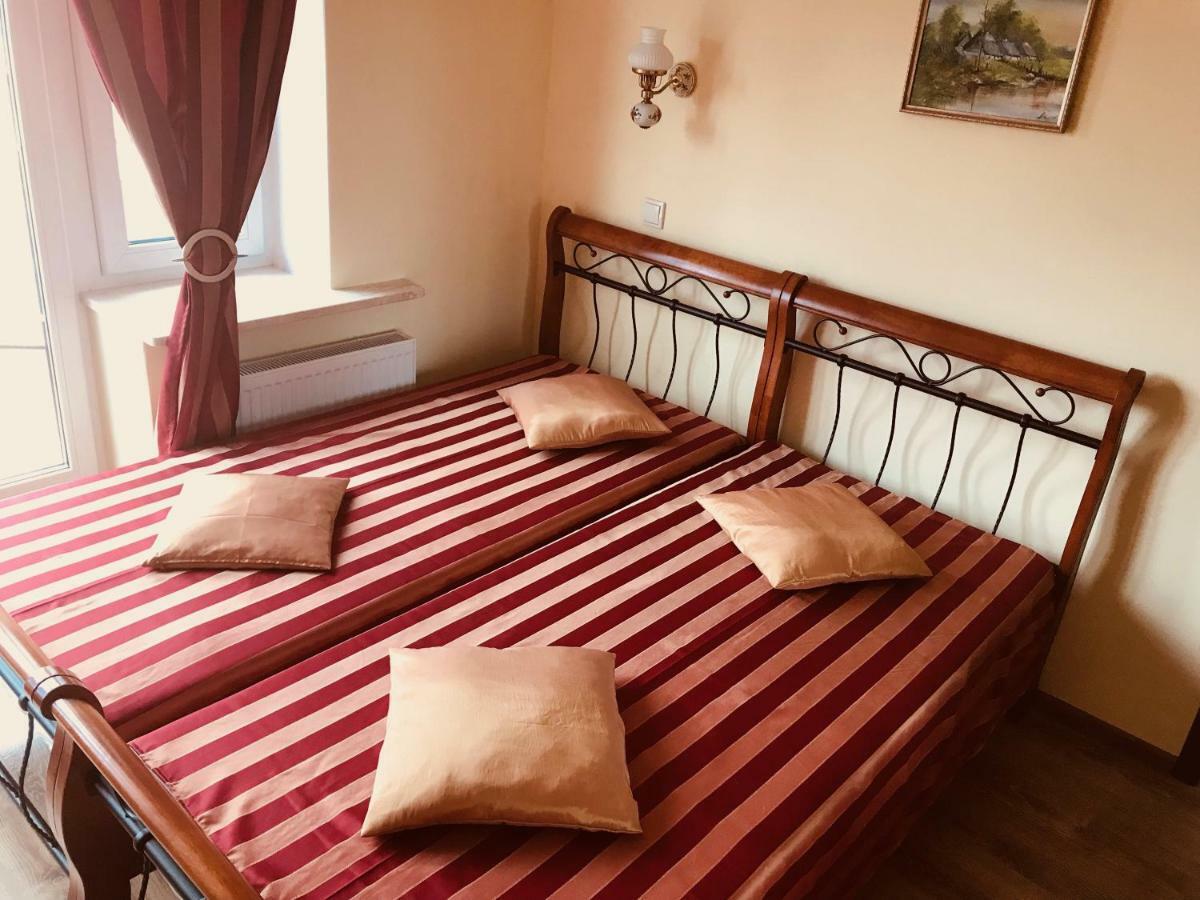 Pensjonat Nad Struga Apartment Strykow Bagian luar foto