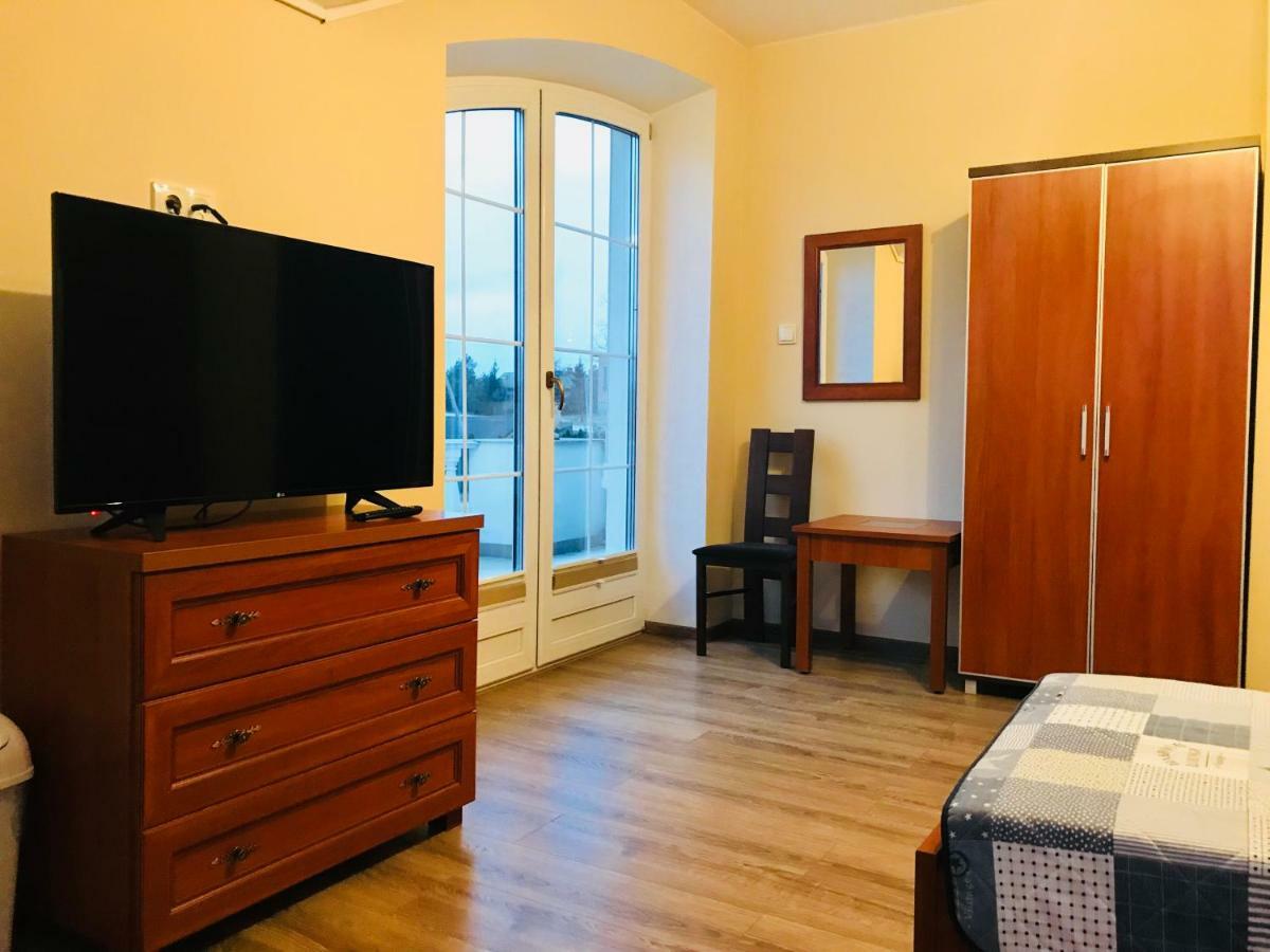 Pensjonat Nad Struga Apartment Strykow Bagian luar foto